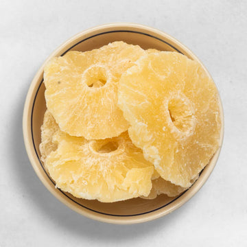 Getrocknete Ananasringe Bio Qualität zuckerfrei tropischer Fruchtsnack naturbelassen gelb fruchtig süß ballaststoffreich ohne Zusatzstoffe