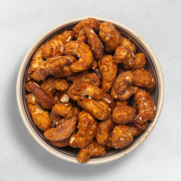 Gebrannte Cashews mit Banane süßer Snack exotische Nüsse karamellisiert fruchtig proteinreich vegan aus Wien