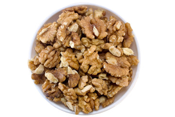 Große strahlend helle Walnusskerne