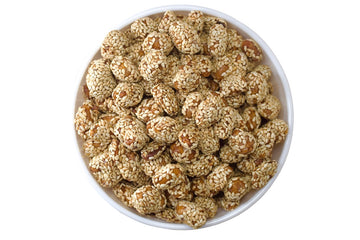 Gebrannte Erdnüsse mit Sesam