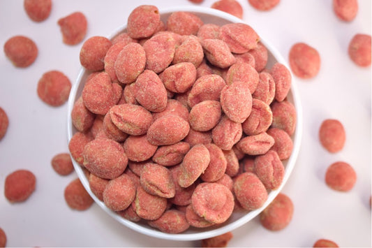 Erdnüsse mit rotem Wasabi