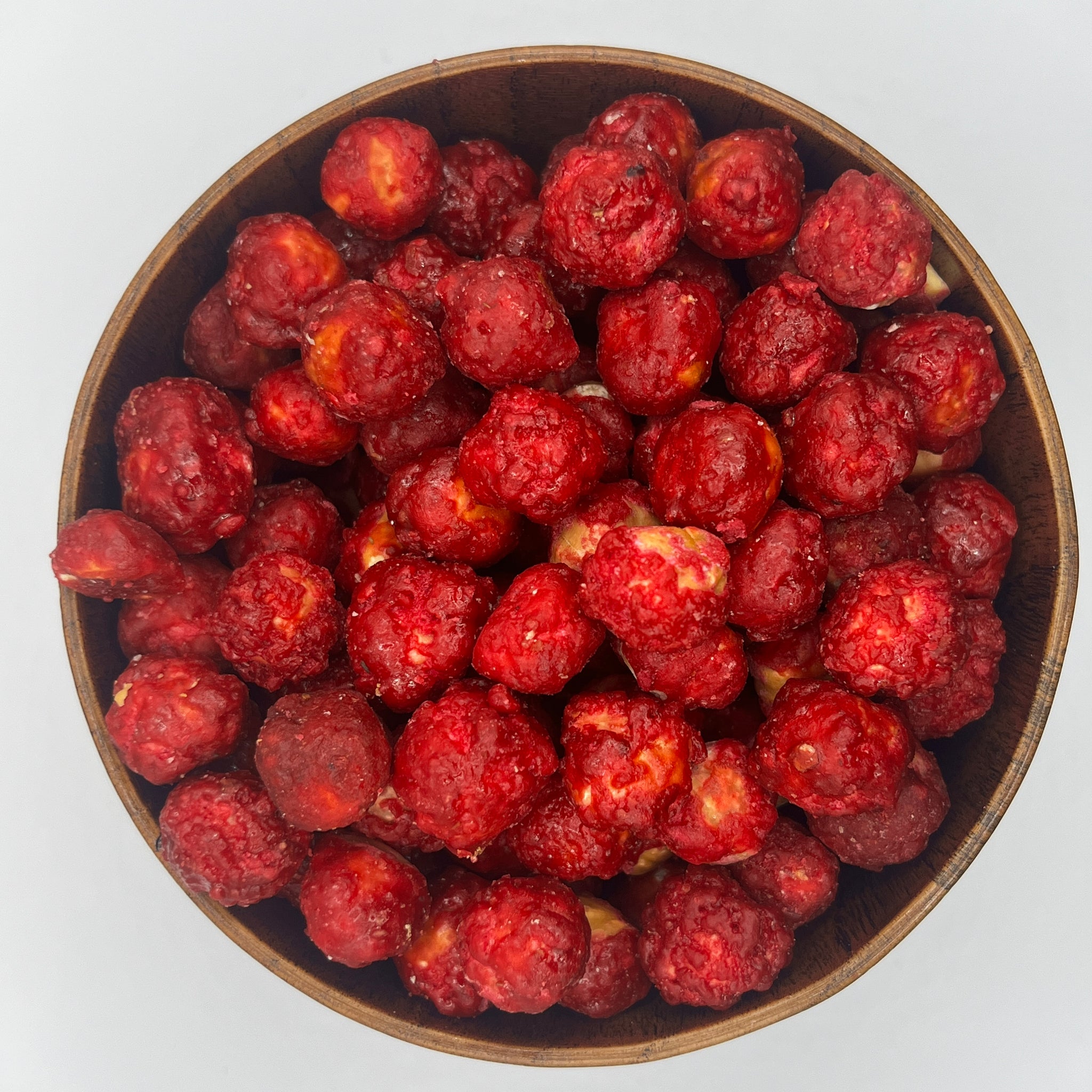 Gebrannte Haselnüsse mit Erdbeeren