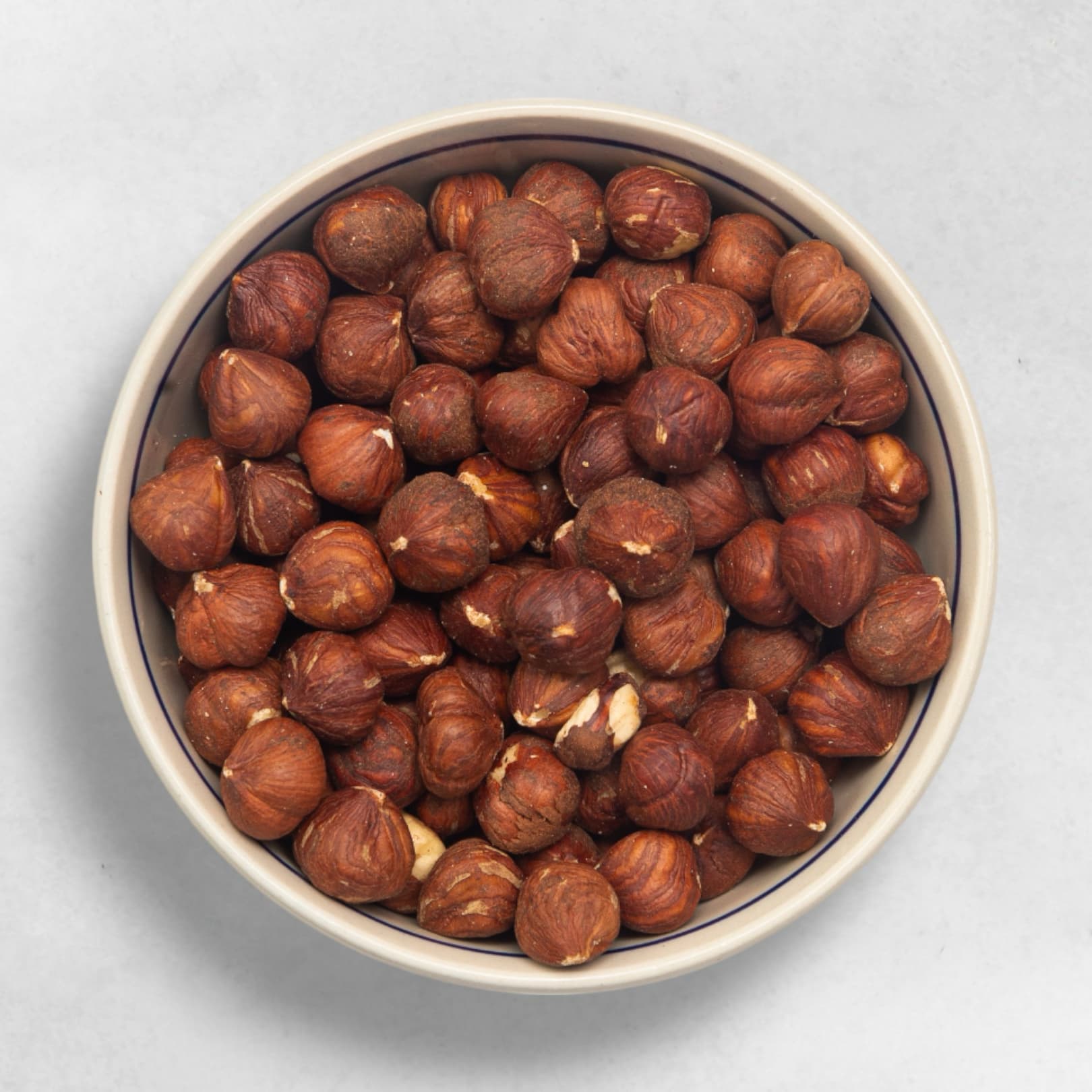 Bio Haselnusskerne naturbelassen & geröstet – aromatische Nüsse aus Wien vom Naschmarkt, ideal zum Snacken oder Backen