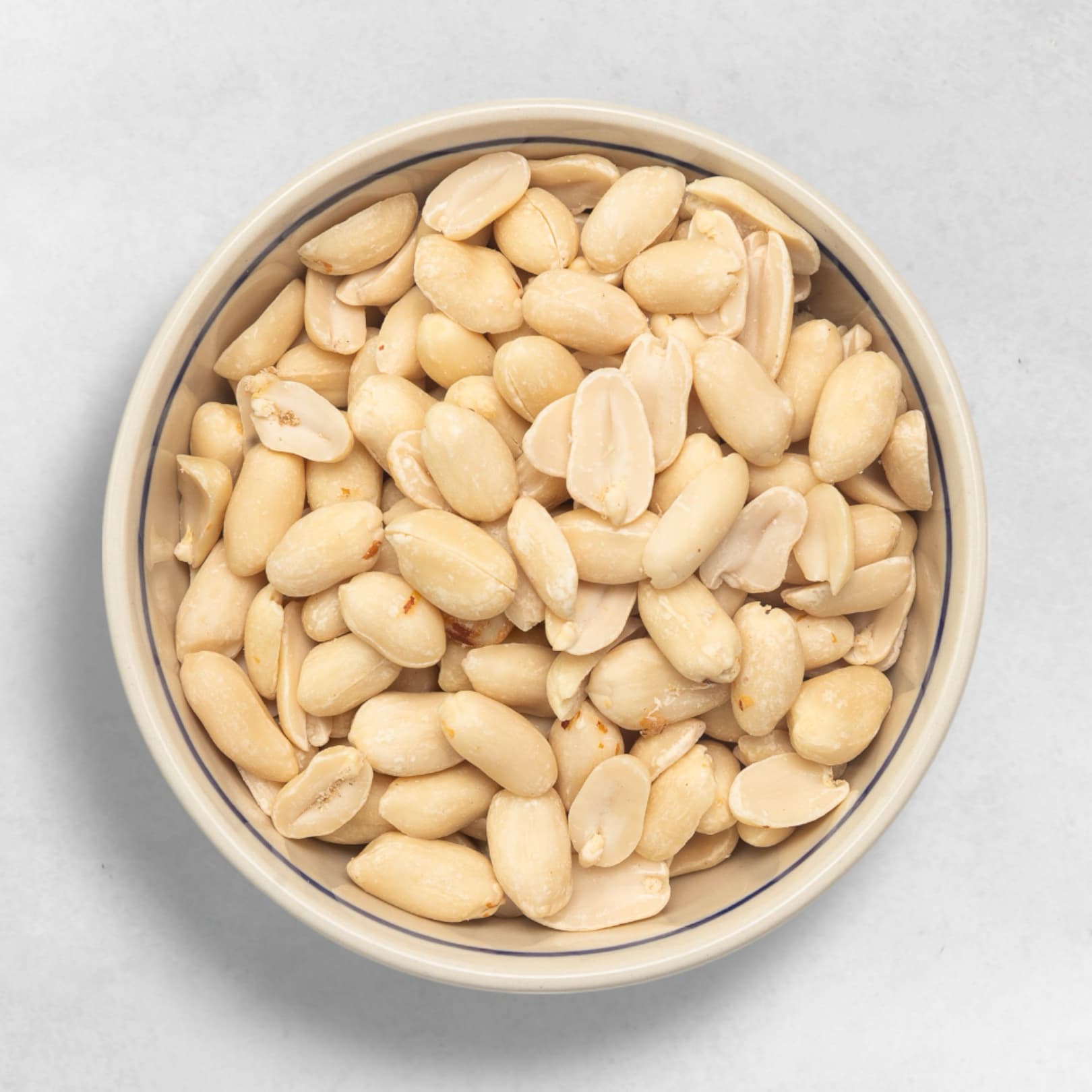 Naturbelassene blanchierte Erdnusskerne – proteinreicher, gesunder Snack aus Wien, ideal für bewusste Ernährung und vegane Küche