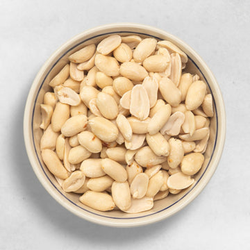 Naturbelassene blanchierte Erdnusskerne – proteinreicher, gesunder Snack aus Wien, ideal für bewusste Ernährung und vegane Küche