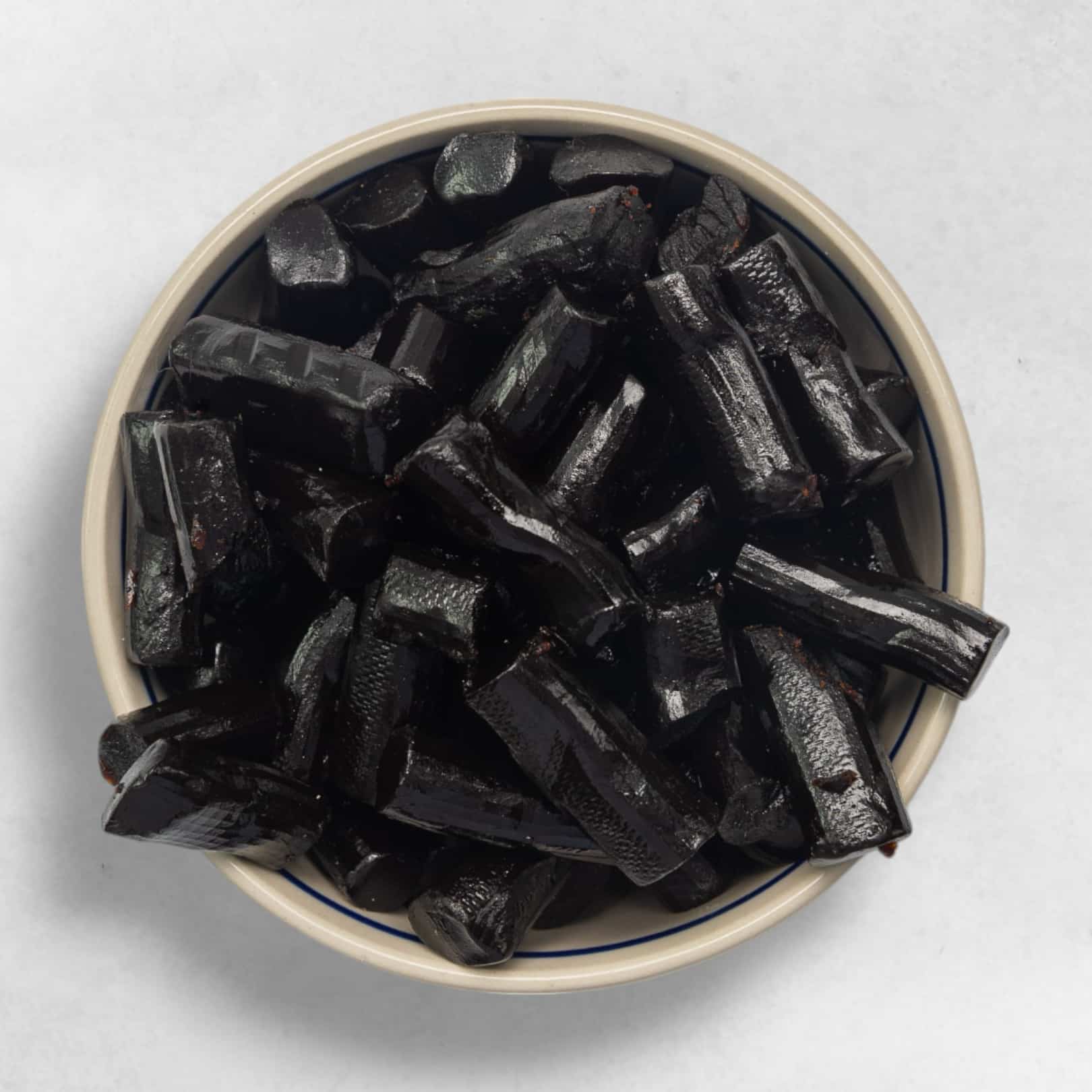 Lakritz Bio Qualität zuckerfrei natürlich aromatisch Süßholz vegan ballaststoffreich traditionelle Süßigkeit gesunder Snack schwarz