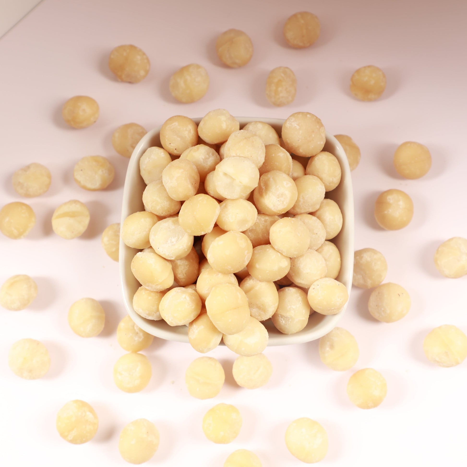 Macadamianüsse naturbelassen – cremig-edler Nussgenuss aus Wien vom Naschmarkt, reich an ungesättigten Fettsäuren und voller Geschmack