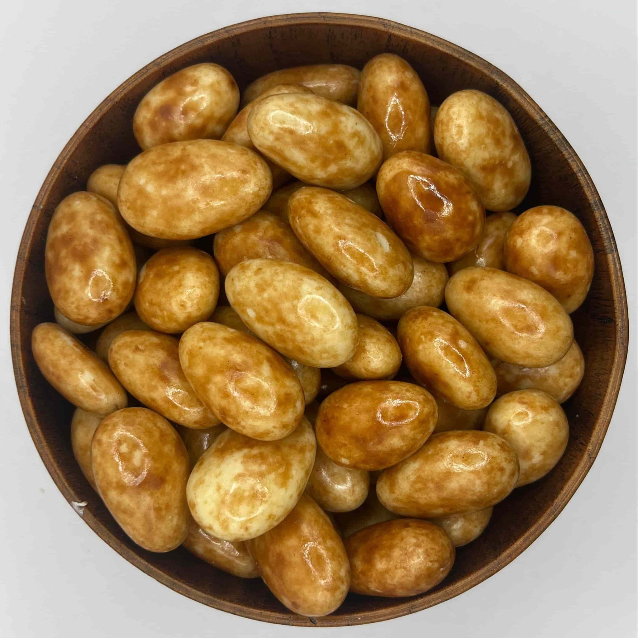 Geröstete Mandeln im Tiramisumantel cremiger Bio-Nuss-Snack süß aromatisch handgemacht aus Wien