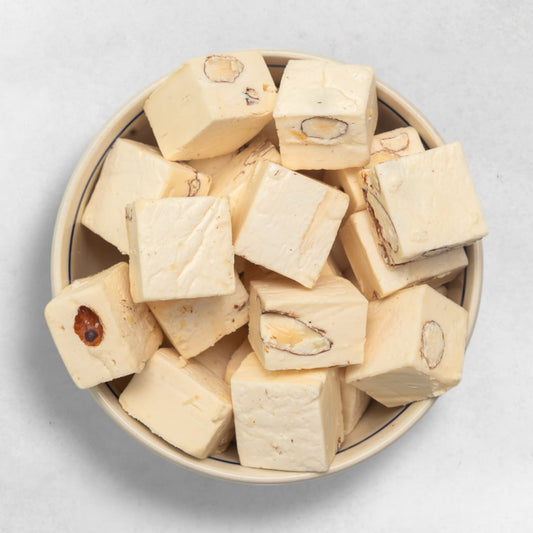 Nougat mit Mandeln zart süß nussig Bio Qualität feines Konfekt cremiger Genuss aus Wien