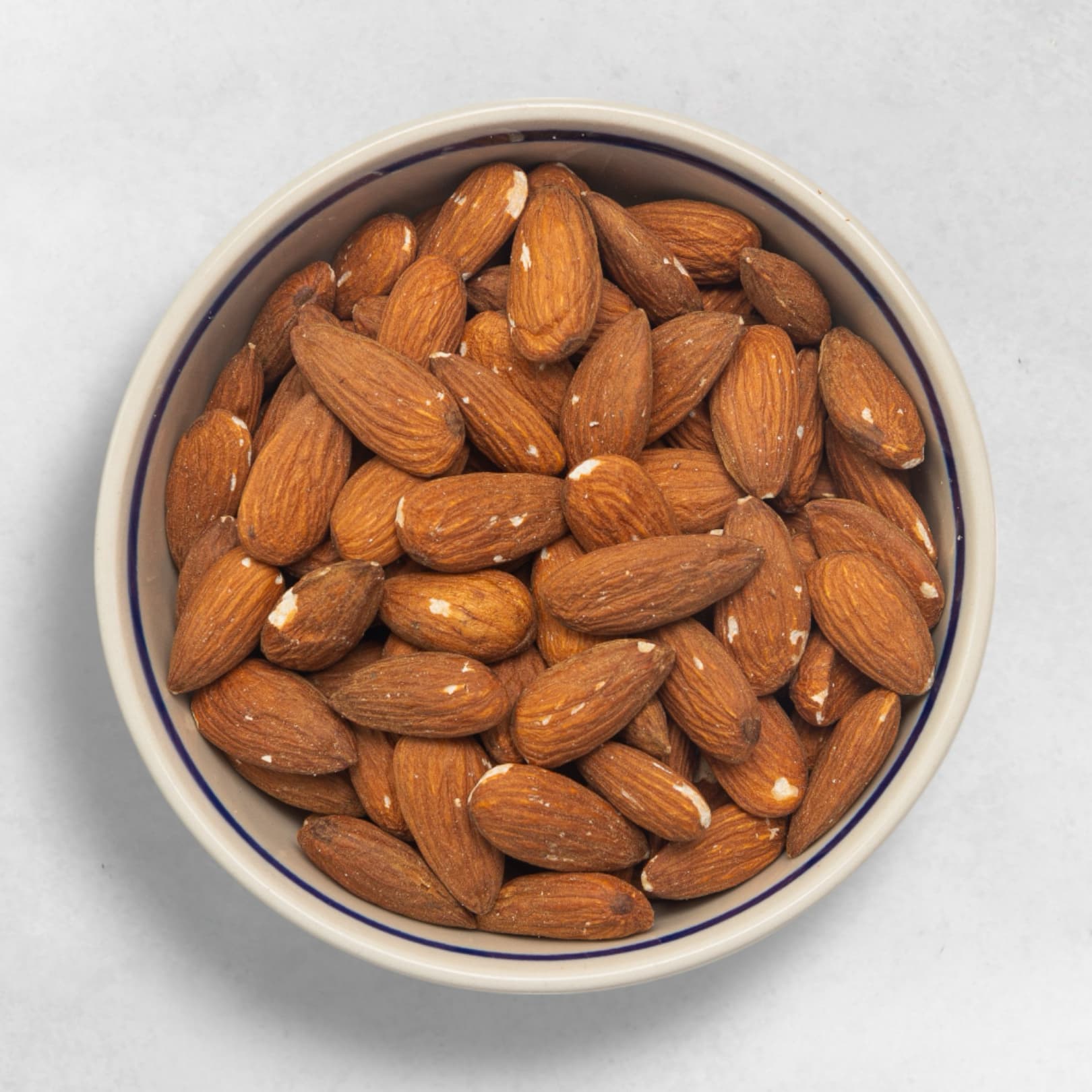 Premium Mandelnkerne naturbelassen – knackige, aromatische Nüsse aus Wien vom Naschmarkt, ideal für gesunde Ernährung und feine Rezepte