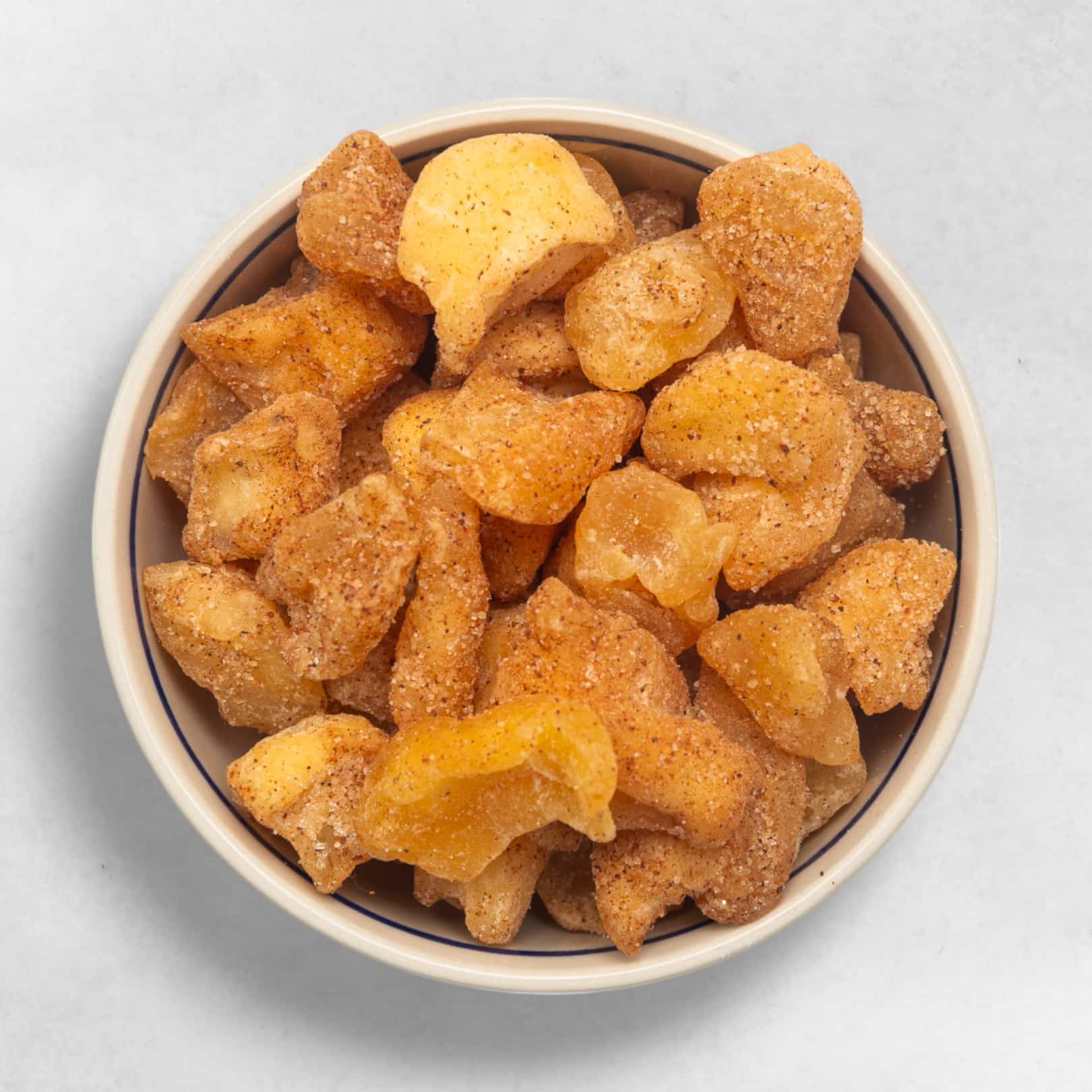 Getrocknete Apfelstücke mit Zimt Bio Qualität zuckerfrei winterlicher Snack fruchtig aromatisch ballaststoffreich vegan gesund